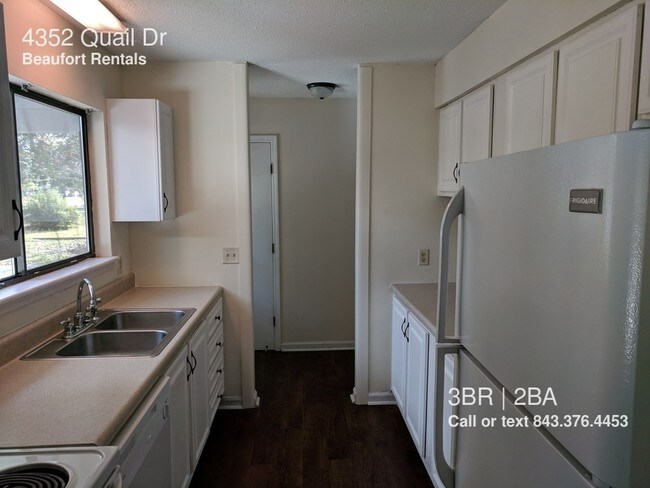 Building Photo - 4352 Quail Dr