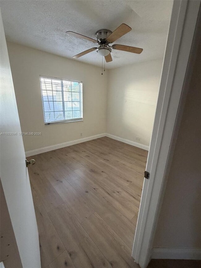 Foto del edificio - 2070 Madeira Dr