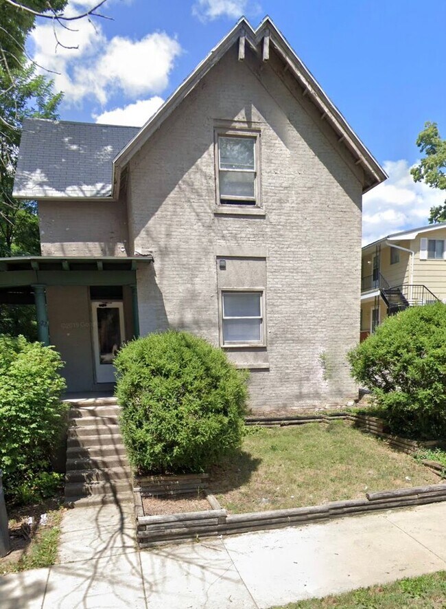 Building Photo - 1222 Columbia St