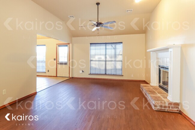 Foto del edificio - 1232 Capitol Dr