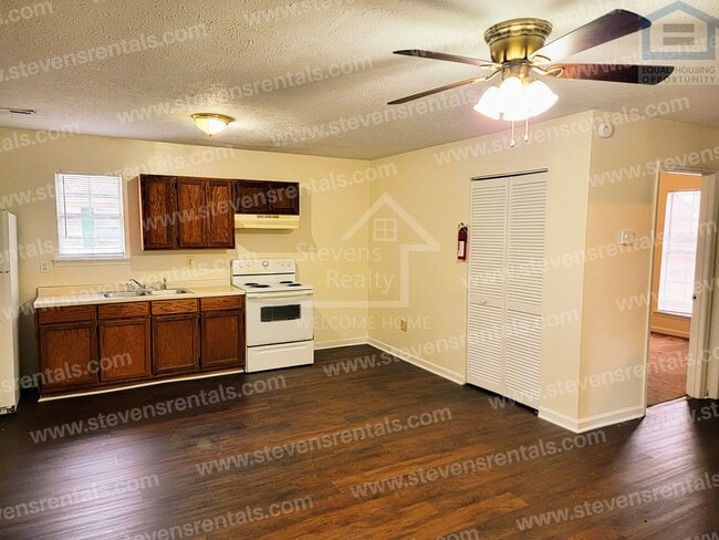 Foto del edificio - 844 Bybee Branch Rd