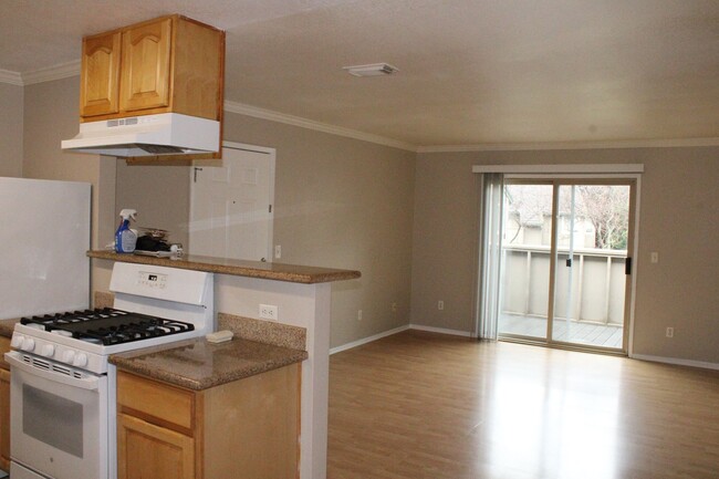 Foto del edificio - Updated, Upstairs 2 Bedroom, 2 Bathroom Co...