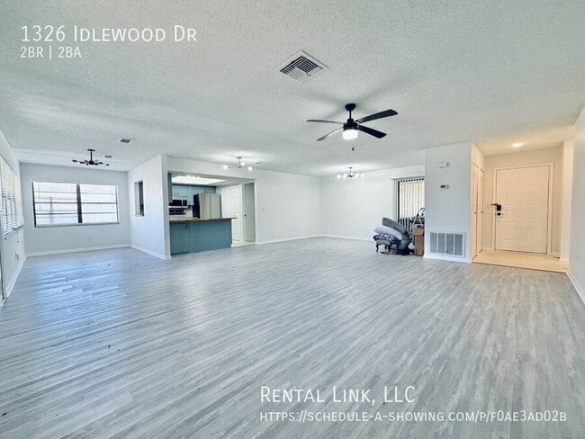 Foto del edificio - 1326 Idlewood Dr
