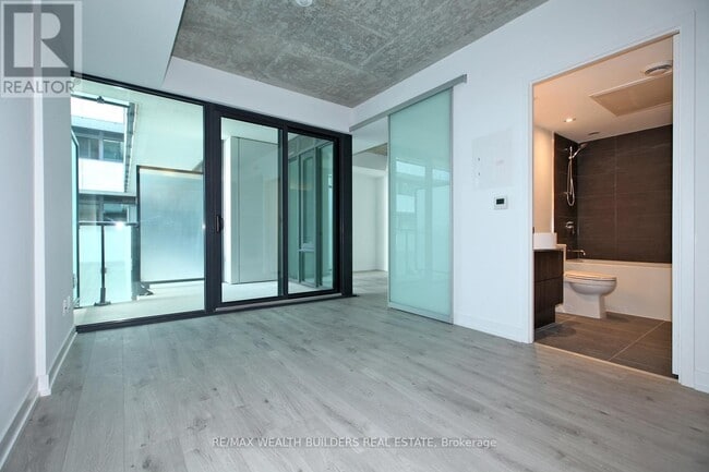 Building Photo - 161-161 Roehampton Ave