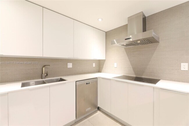 Building Photo - 181 Crandon Blvd