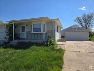 Building Photo - 2465 Parkview Dr
