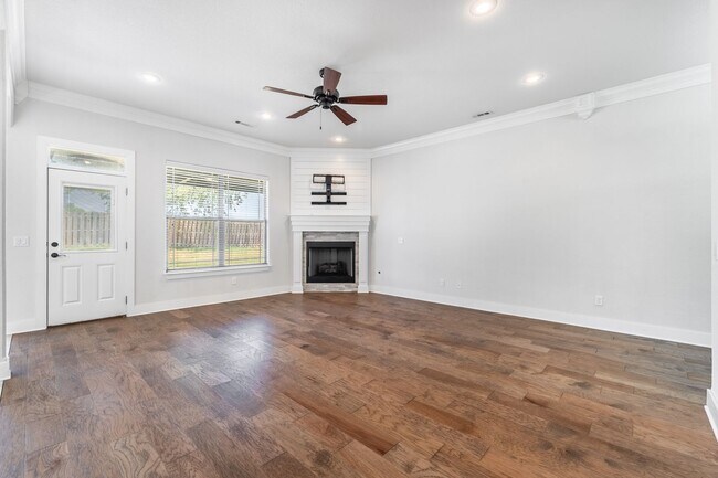 Foto del edificio - Luxury Living in Bentonville: Modern 4 Bed, 3 Bath Home with Fenced Yard