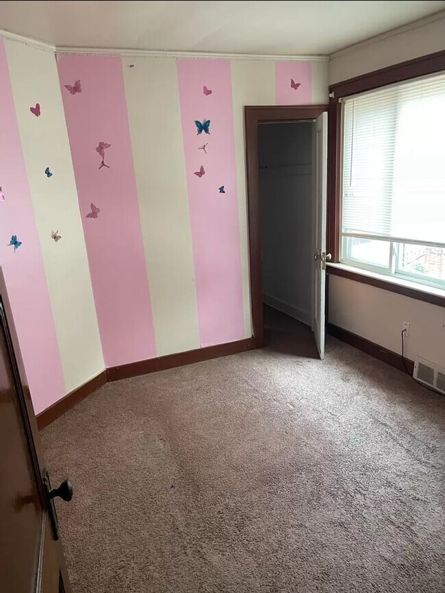 Foto del edificio - 8412 Chalmers Ave