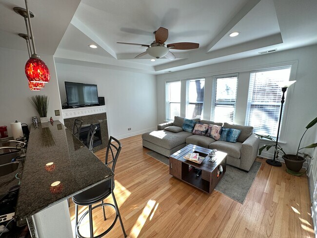Foto del edificio - 6709 N Lakewood Ave