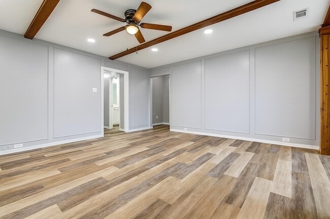 Building Photo - 808 Easter Dr