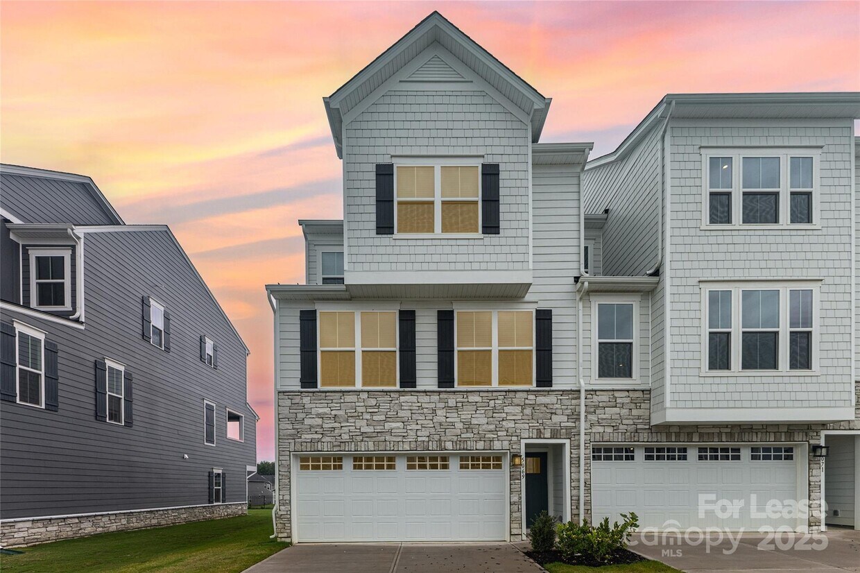 Foto principal - 5069 Grain Orchard Rd
