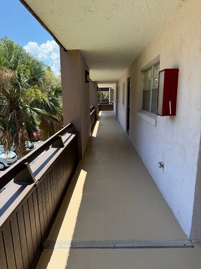 Foto del edificio - 640 N Nova Rd