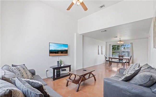 Foto del edificio - 3807 Littleleaf Ct
