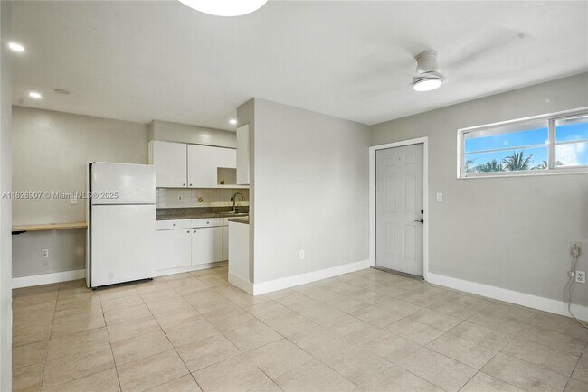Foto del edificio - 2085 NE 169th St
