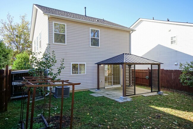 Building Photo - Three Bedroom Home!