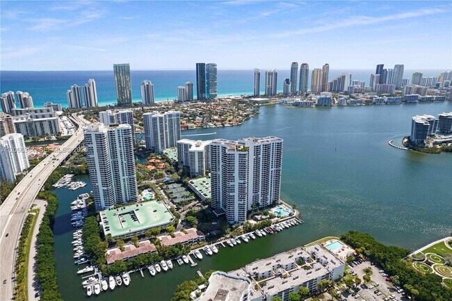 Foto del edificio - 3530 Mystic Pointe Dr