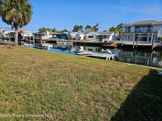 Foto del edificio - 13240 Starfish Dr