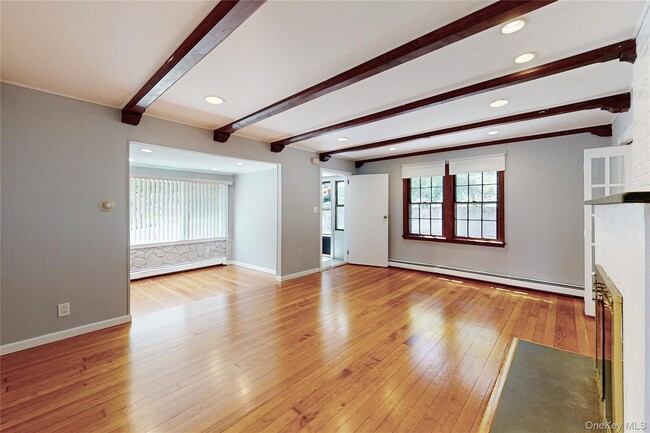Foto del edificio - 3519 Hillside Dr