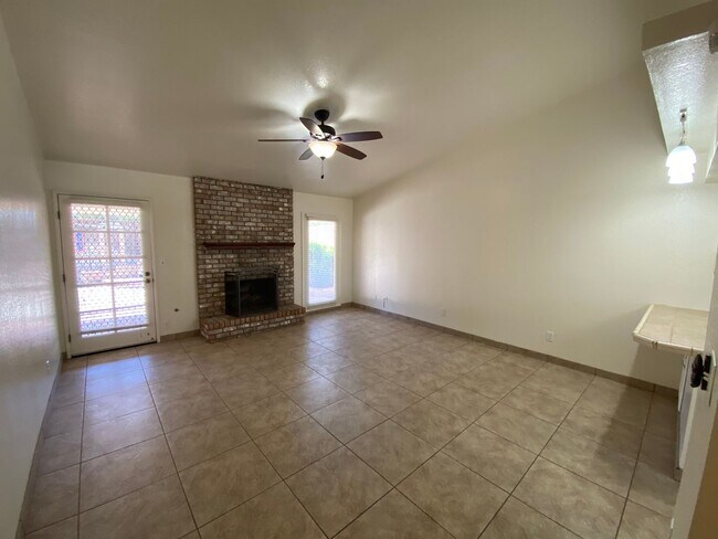 Foto del edificio - SW Visalia Home coming soon!