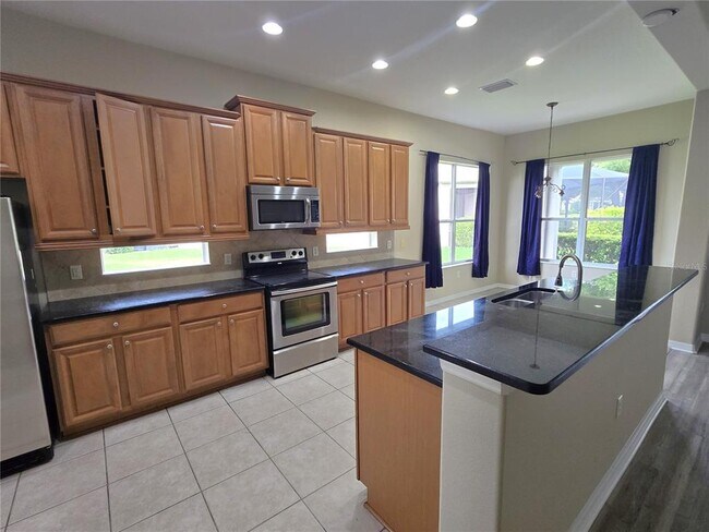 Building Photo - 3637 Summerwind Cir