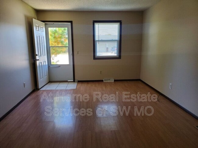 Foto del edificio - 627 W Meadowview