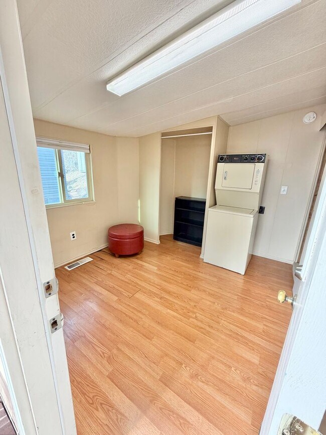 Foto del edificio - 55+ Community 1 Bed 1 Bath.