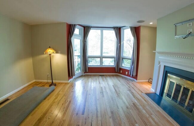 Foto del edificio - 328 W 6th St