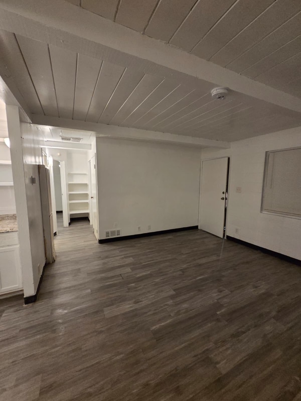 Building Photo - 11 E San Joaquin St