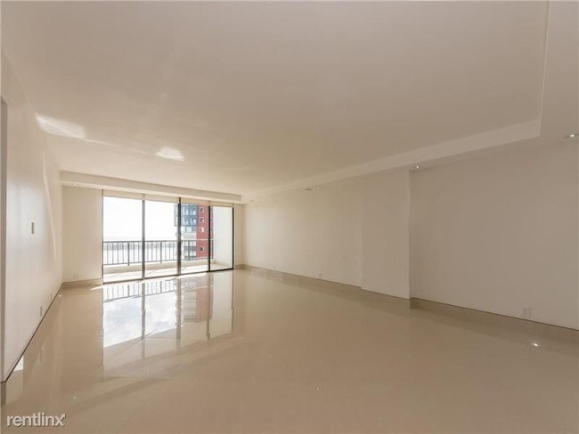 Building Photo - 1581 Brickell Ave