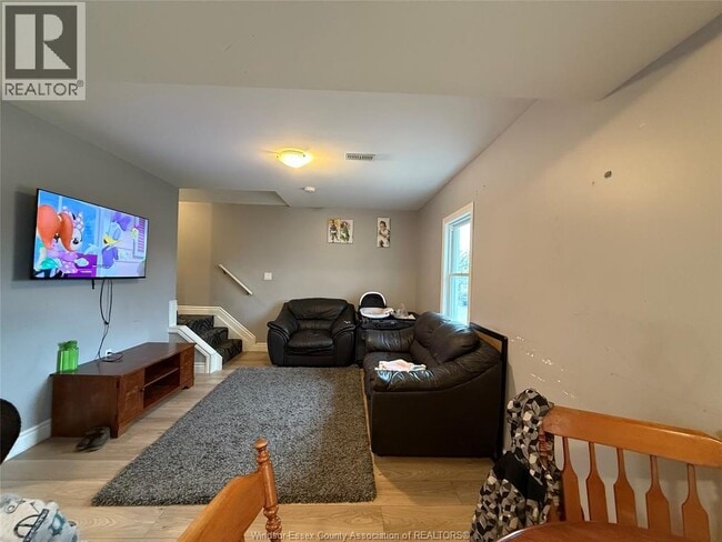 Building Photo - 485 Aylmer Ave