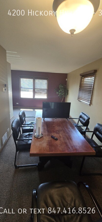 Building Photo - 4200 Hickory Hills Dr