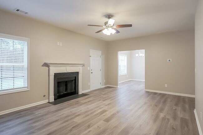 Foto del edificio - 4600 Ferncrest Pl