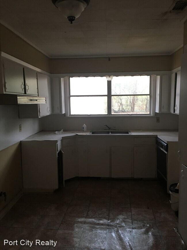 Building Photo - 3 br, 1 bath House - 3222 Desoto St.