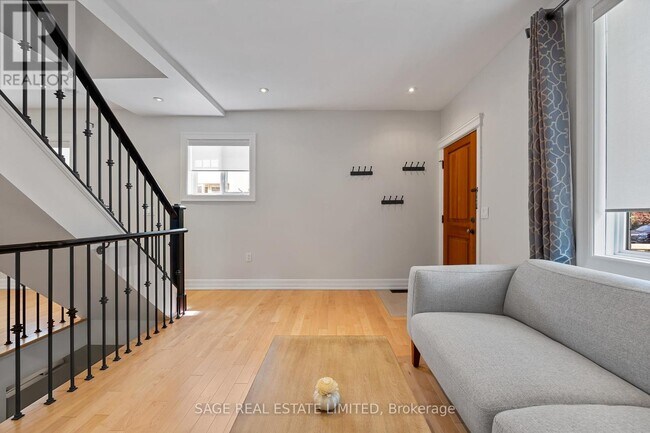 Photo du bâtiment - 100 Craighurst Ave