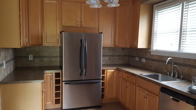 Foto del edificio - 4557 Grandview Ave