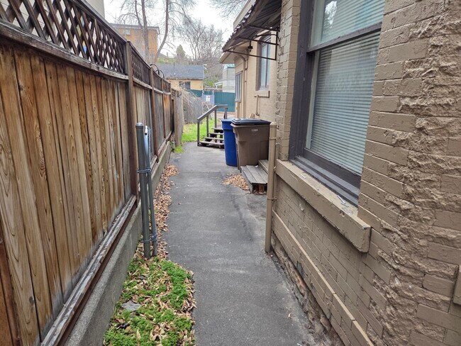 Foto del edificio - 1250 E 100 S