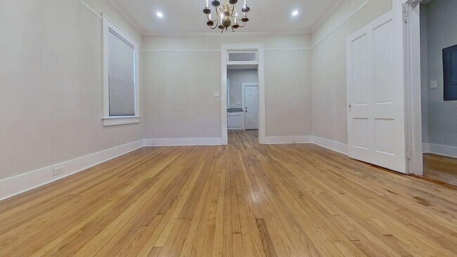 Foto del edificio - **Charming 1920s Single-Family Home with Private Parking in the Heart of Charleston**