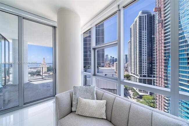 Foto del edificio - 851 NE 1st Ave