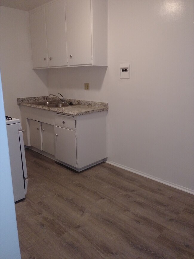 Foto del edificio - Century West Apartments (1525 Sawtelle Blvd)