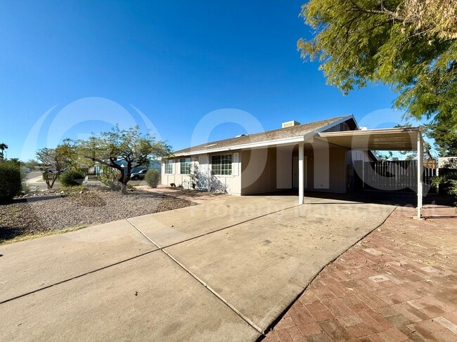 Building Photo - 554 W Yale Dr