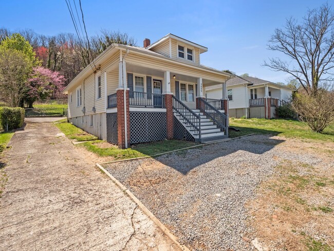 Building Photo - Renovated 3 bedroom/1 bath house in South ...