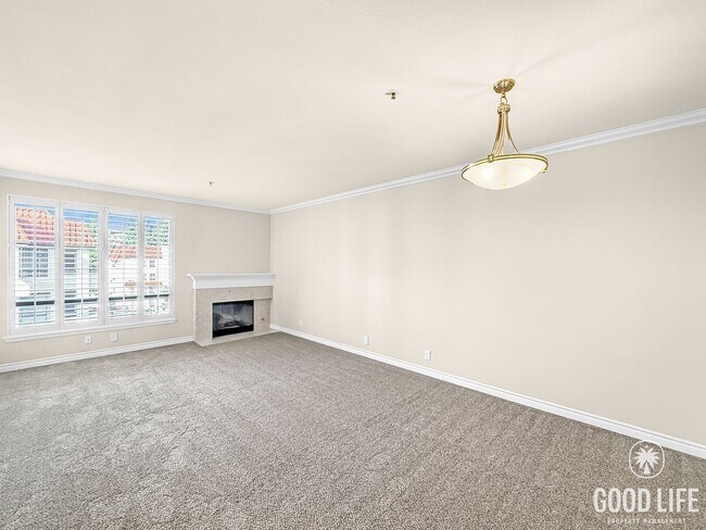 Foto del edificio - Beautiful 1B/1.5BA Upgraded Condo w/ Washer/Dryer and Private Patio!