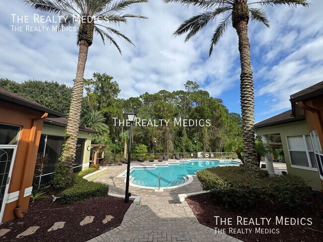 Foto del edificio - 700 Crest Pines Dr