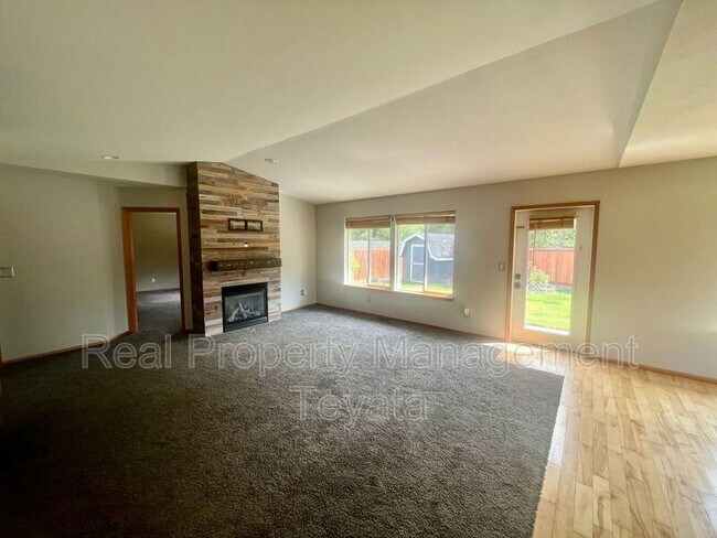 Foto del edificio - 8390 Richmond Park Rd