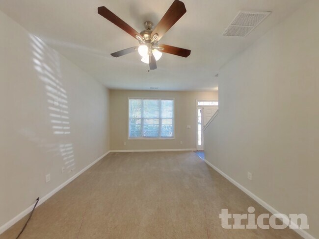 Building Photo - 121 Omega Ct