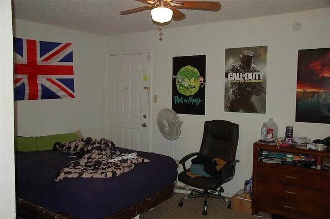 Foto del edificio - 9815 Walnut St