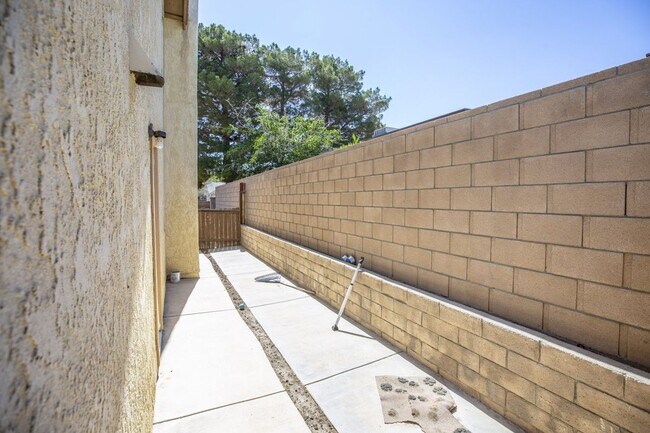 Foto del edificio - 43111 Weyand Ct