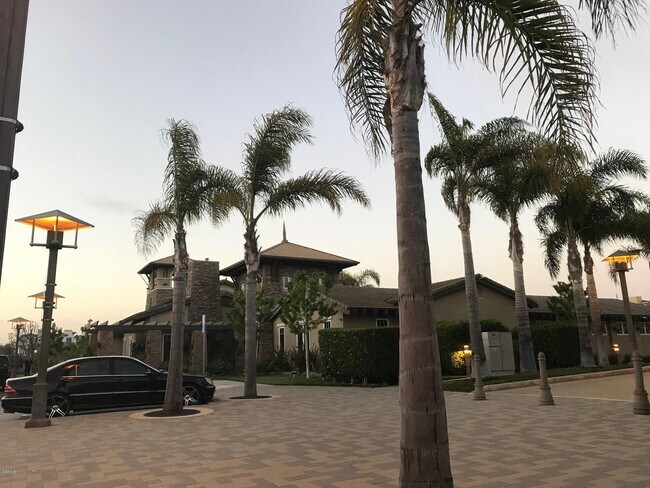 Foto del edificio - 1901 S Victoria Ave