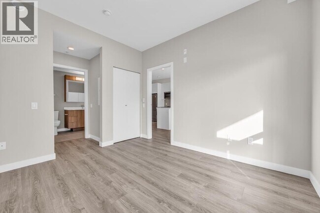 Building Photo - 610 Brantford St