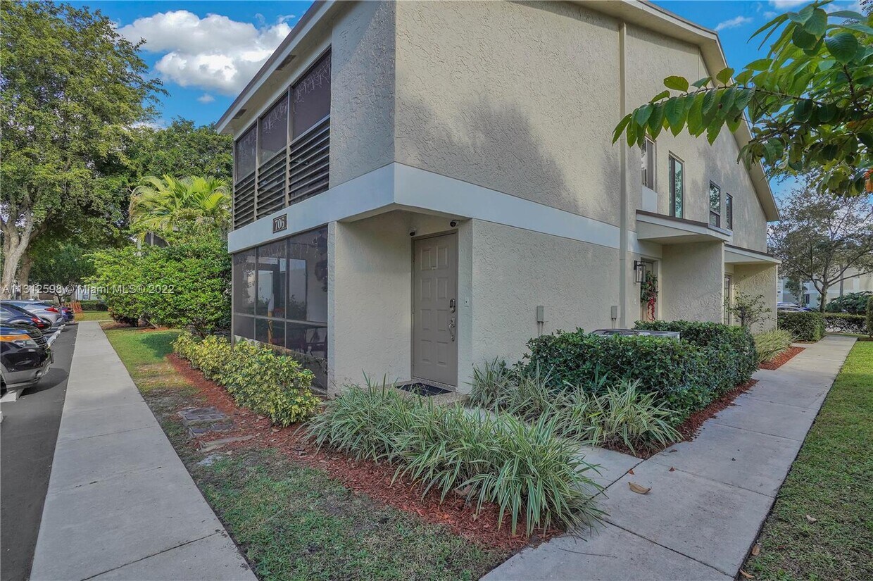 706 Gardens Dr Unit 203, Pompano Beach, FL 33069 Condo for Rent in